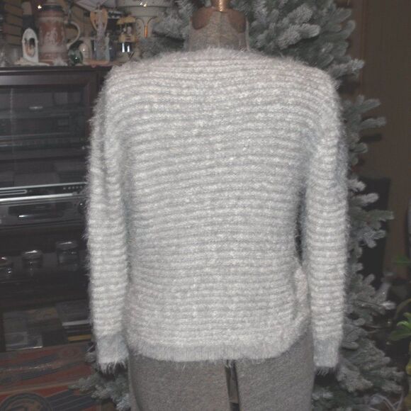 Please look at other items in my closet - Picture 4 of 5